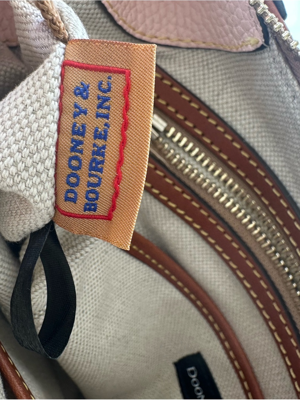 Dooney & Bourke Blush Pink Pebble Grain Leather Hobo Shoulder Bag. V2204120 - Picture 10 of 16